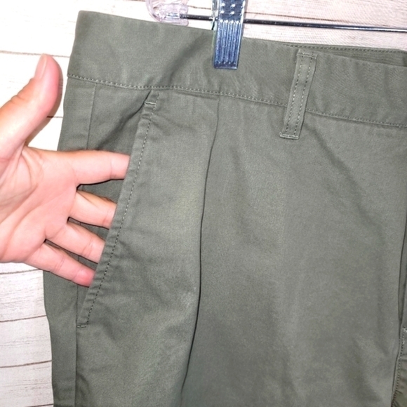 BONOBOS OLIVE GREEN 9 INCH INSEAM KHAKI SHORTS, SZ 40 - Picture 3 of 8